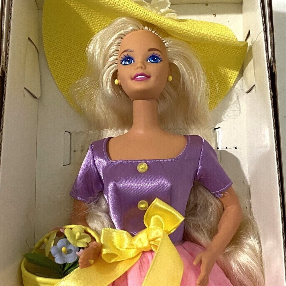 Vintage 90s Avon Spring Blossom Barbie 15201‎ Fashion Doll